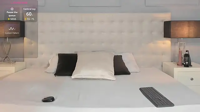 Snapshot of KellyRooss chatting on November 2025 12:13:01 PM KellyRooss online show from November 2025 12:13:01 PM