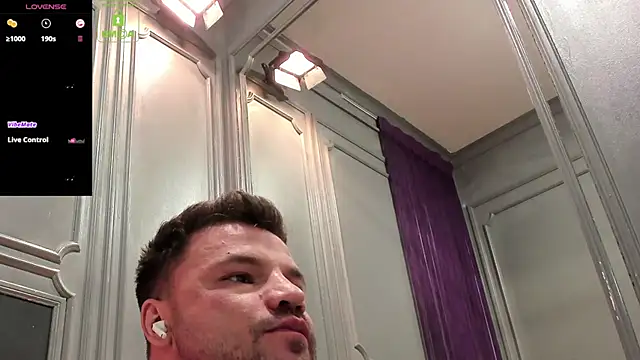 Snapshot of OliverSport chatting on May 2026 03:52:02 PM OliverSport online show from May 2026 03:52:02 PM