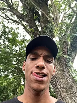 Snapshot of JulienSaint chatting on October 2025 09:03:02 PM JulienSaint online show from October 2025 09:03:02 PM