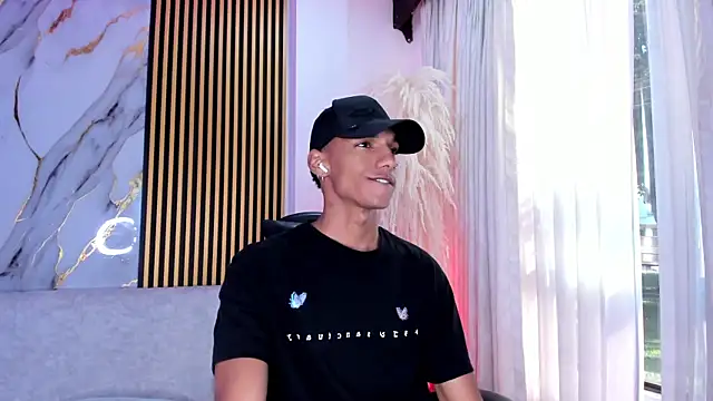 JulienSaint online show from November 2025 12:11:01 PM