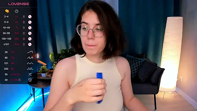 BellaCaress online show from September 2025 02:45:01 AM