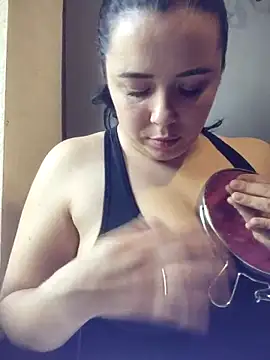 Snapshot of CutieMarine chatting on November 2025 12:15:02 PM CutieMarine online show from November 2025 12:15:02 PM