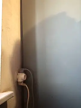 Snapshot of CutieMarine chatting on November 2025 12:49:02 PM CutieMarine online show from November 2025 12:49:02 PM