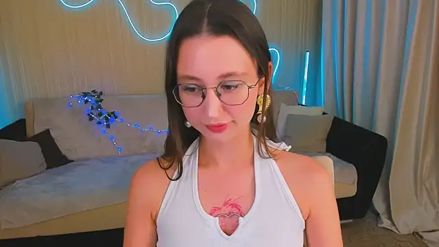 YourLovellyStory online show from October 2025 05:32:01 PM