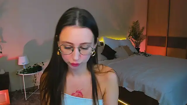 YourLovellyStory online show from October 2025 11:31:01 AM