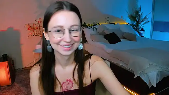 YourLovellyStory online show from November 2025 10:28:02 AM