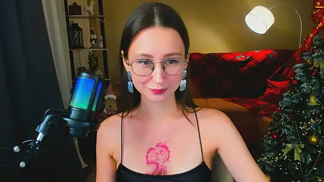 YourLovellyStory online show from December 2025 04:23:01 PM