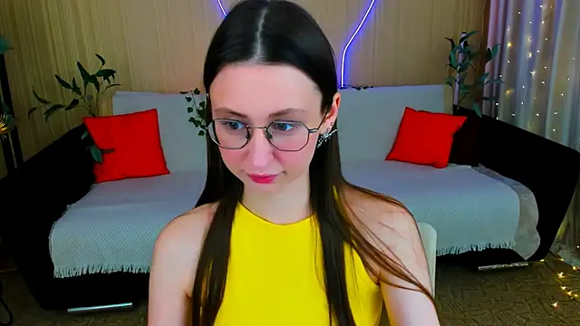 YourLovellyStory online show from April 2026 04:26:02 PM