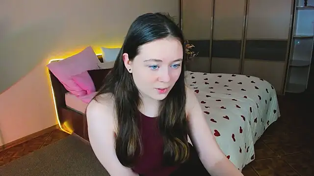 AlluringLookk online show from April 2026 12:21:01 PM