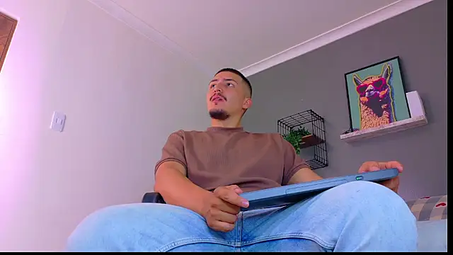 MrFox   online show from April 2026 08:54:02 PM