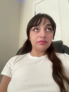 CharmingMaddie online show from November 2025 04:29:01 PM