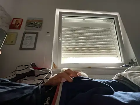 xmilolivex online show from April 2026 10:32:01 AM