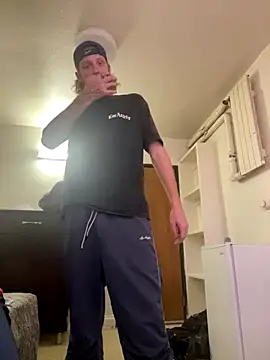 Snapshot of BIGxRED chatting on September 2025 11:59:01 PM BIGxRED online show from September 2025 11:59:01 PM