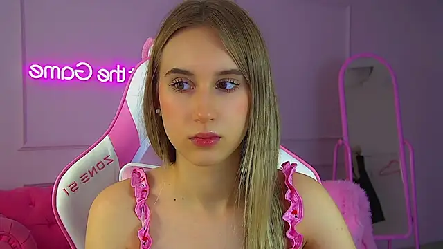 VictoriaHopsons online show from November 2025 06:08:01 PM