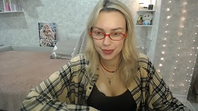 NickyAdamidi online show from October 2025 05:24:02 PM