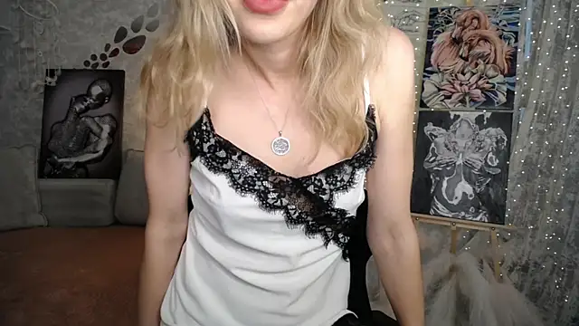 Snapshot of NickyAdamidi chatting on June 2026 12:32:02 AM NickyAdamidi online show from June 2026 12:32:02 AM