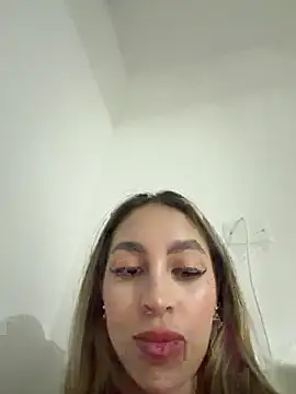 Snapshot of shannel_moss__ chatting on April 2026 12:59:02 AM shannel moss online show from April 2026 12:59:02 AM