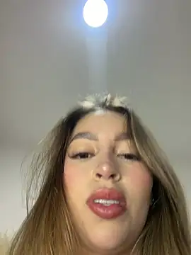 Snapshot of shannel_moss__ chatting on April 2026 12:43:02 AM shannel moss online show from April 2026 12:43:02 AM