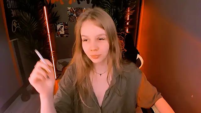 Selen hells weet online show from October 2025 03:56:02 PM