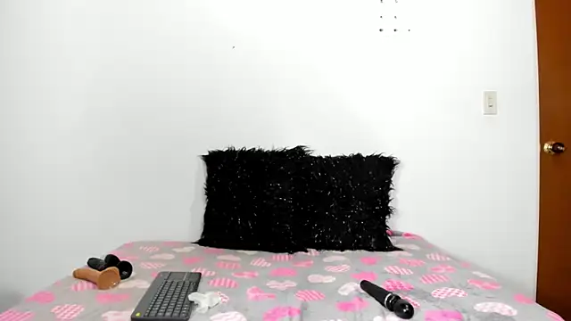 Snapshot of Camila_Martiinez chatting on November 2025 07:23:01 PM Camila Martiinez online show from November 2025 07:23:01 PM