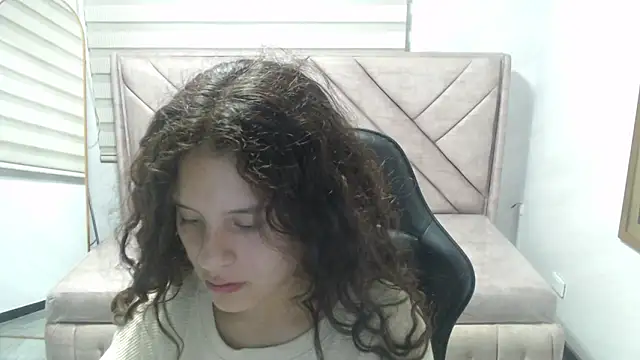 Velvet Moon V online show from February 2026 08:15:01 PM