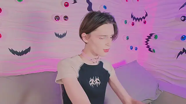 Snapshot of madi_snow chatting on October 2025 05:20:02 AM madi snow online show from October 2025 05:20:02 AM