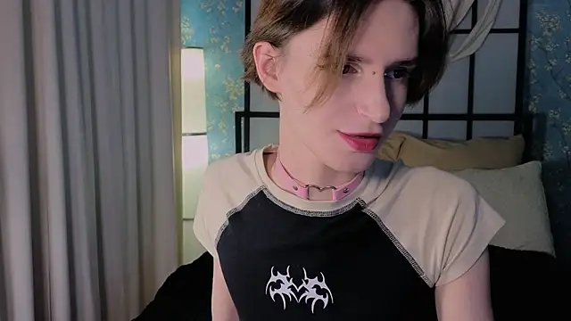 Snapshot of madi_snow chatting on October 2025 01:01:02 PM madi snow online show from October 2025 01:01:02 PM