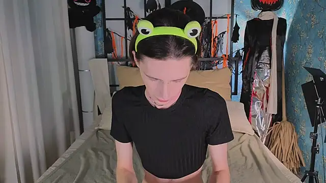 Snapshot of madi_snow chatting on November 2025 05:21:01 AM madi snow online show from November 2025 05:21:01 AM