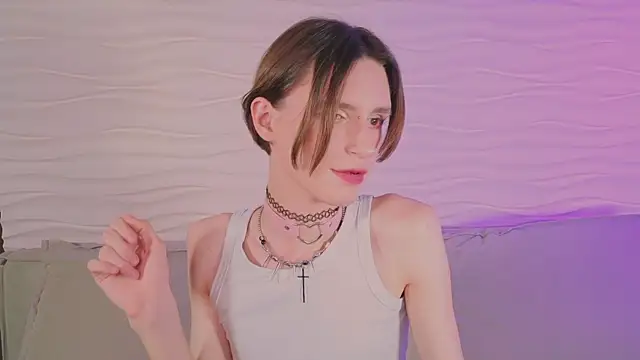 Snapshot of madi_snow chatting on November 2025 05:19:02 AM madi snow online show from November 2025 05:19:02 AM