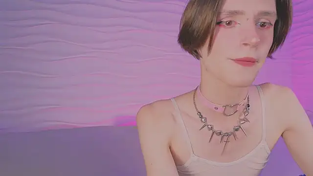 Snapshot of madi_snow chatting on November 2025 05:17:01 AM madi snow online show from November 2025 05:17:01 AM