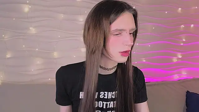 Snapshot of madi_snow chatting on January 2026 05:45:01 AM madi snow online show from January 2026 05:45:01 AM