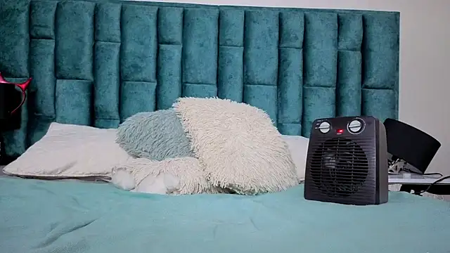 Emma Foxi online show from February 2026 08:20:01 PM