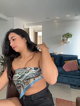 Lily June online show from October 2025 01:34:01 PM