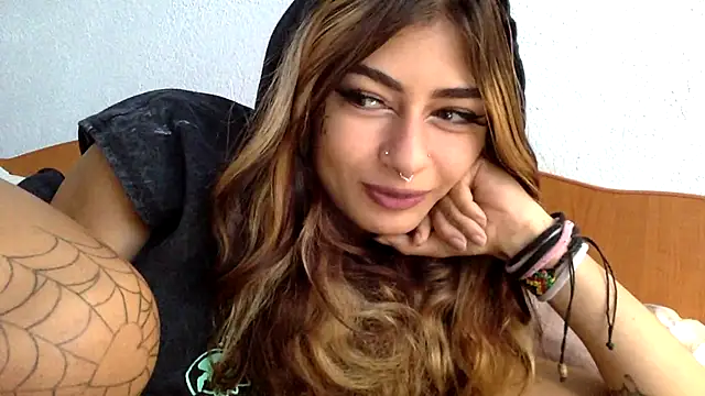 Snapshot of piccolaflo chatting on September 2025 07:20:01 AM piccolaflo online show from September 2025 07:20:01 AM