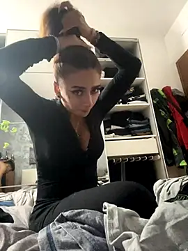 Snapshot of piccolaflo chatting on September 2025 02:39:02 AM piccolaflo online show from September 2025 02:39:02 AM