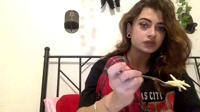 Snapshot of piccolaflo chatting on February 2026 05:17:01 PM piccolaflo online show from February 2026 05:17:01 PM