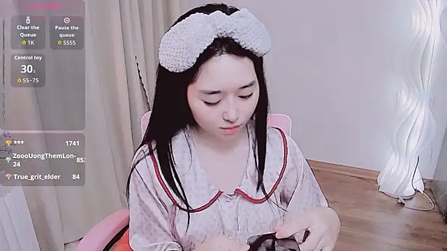Snapshot of Miu-999 chatting on October 2025 02:17:02 PM Miu-999 online show from October 2025 02:17:02 PM