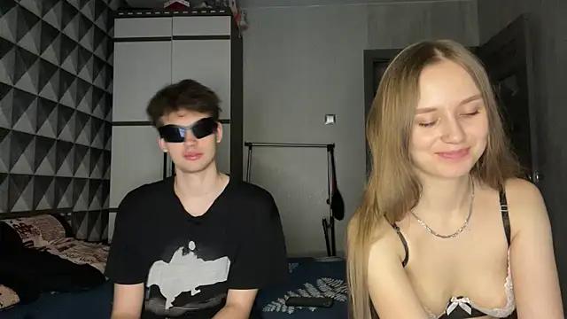 merycouple online show from April 2026 08:51:01 PM