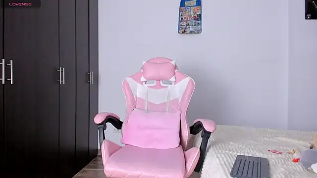 kendal hot01 online show from March 2026 07:09:01 PM