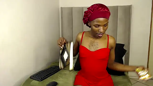 Trans fairy online show from November 2025 06:39:01 PM