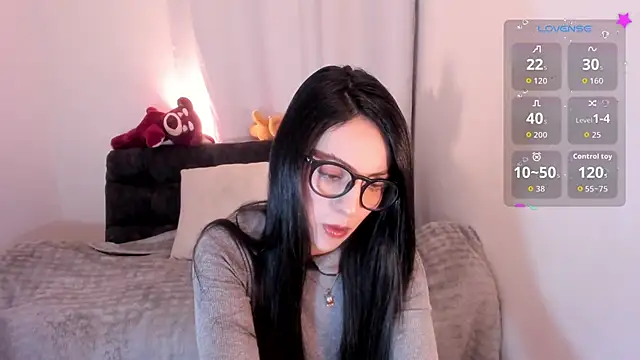 sarah saenz  online show from May 2026 05:14:02 AM