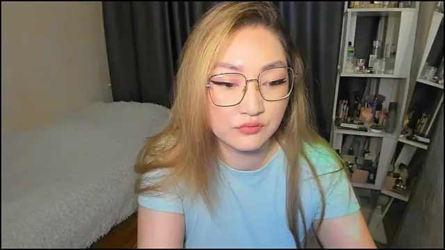 lyra x online show from February 2026 01:37:02 PM