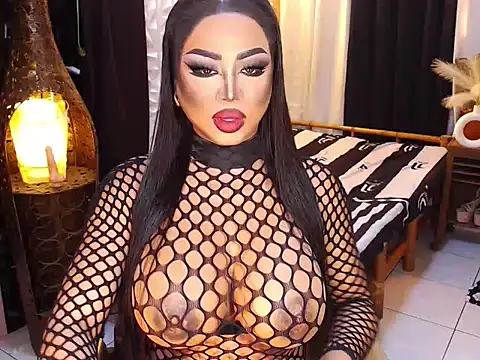 Snapshot of TRANSLUNAA chatting on October 2025 04:10:02 AM TRANSLUNAA online show from October 2025 04:10:02 AM