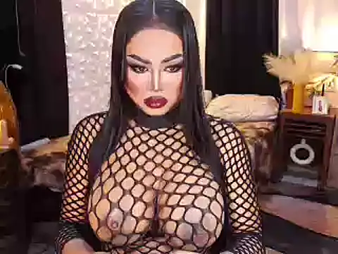 Snapshot of TRANSLUNAA chatting on October 2025 04:13:01 AM TRANSLUNAA online show from October 2025 04:13:01 AM