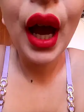 Snapshot of LINA-DALOUA chatting on November 2025 12:31:02 PM LINA-DALOUA online show from November 2025 12:31:02 PM