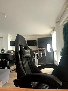 Snapshot of HATSUNE__ chatting on September 2025 11:10:01 AM HATSUNE   online show from September 2025 11:10:01 AM