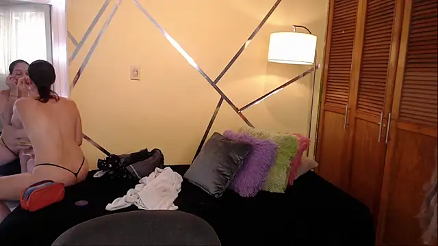 shirleyrojas online show from October 2025 07:23:01 PM