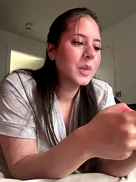 Snapshot of laylabliss chatting on November 2025 02:28:01 PM laylabliss online show from November 2025 02:28:01 PM