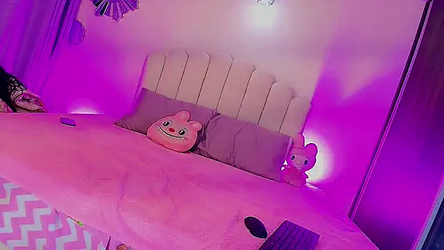 Snapshot of Eboney_Hott chatting on November 2025 04:00:01 AM Eboney Hott online show from November 2025 04:00:01 AM