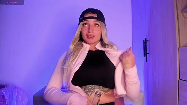 Snapshot of scarlett_Collinss chatting on October 2025 02:32:01 AM scarlett Collinss online show from October 2025 02:32:01 AM